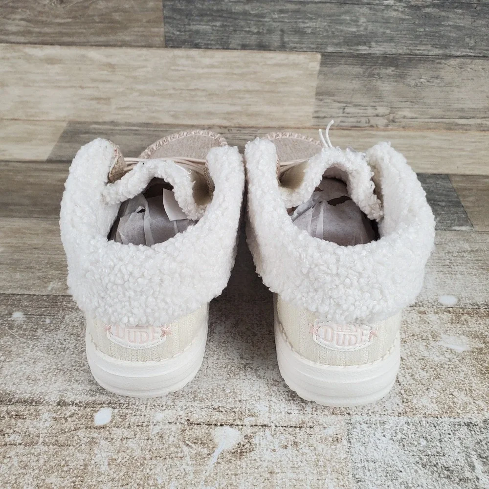 Hey Dude Wendy Youth‎ Girls Brushed Cozy Shoes Sz 5 Casual Ivory Slip On